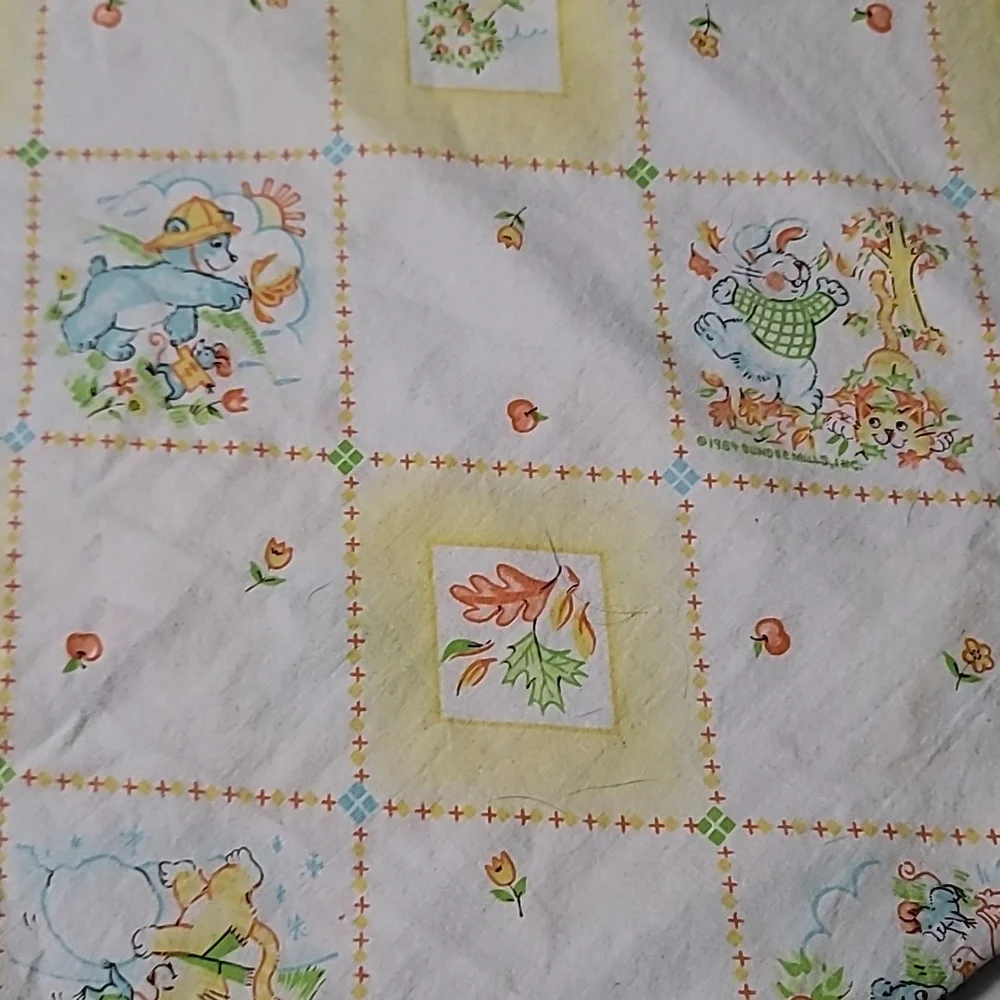 Vintage Dundee Seasons Crib‎ Sheet - Preloved